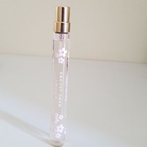 Daisy Marc Jacobs spray